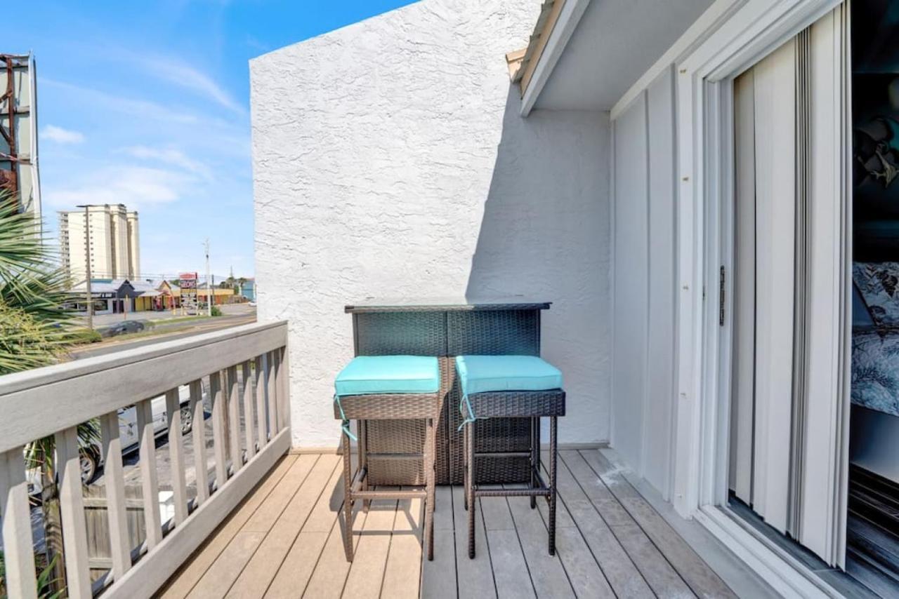 Holiday home Dog Friendly 2 Bedroom Townhome With Hot Tub And Walking Distance To