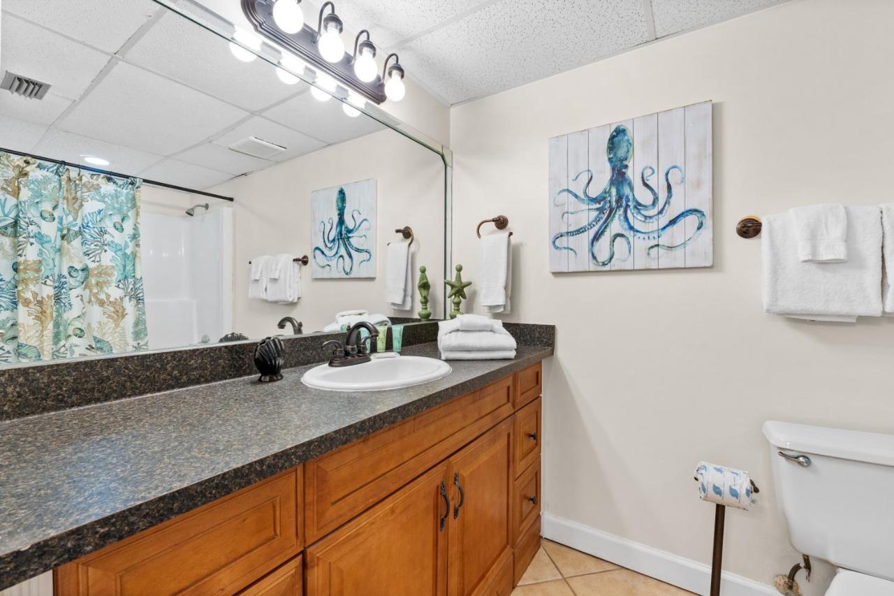 Aquavista #205-w By Book That Holiday home