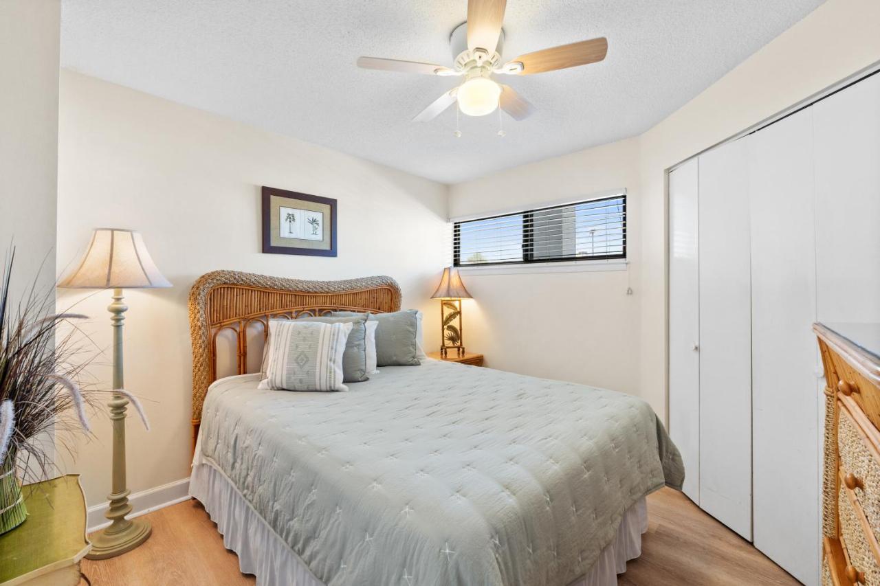 Aquavista #205-w By Book That Holiday home