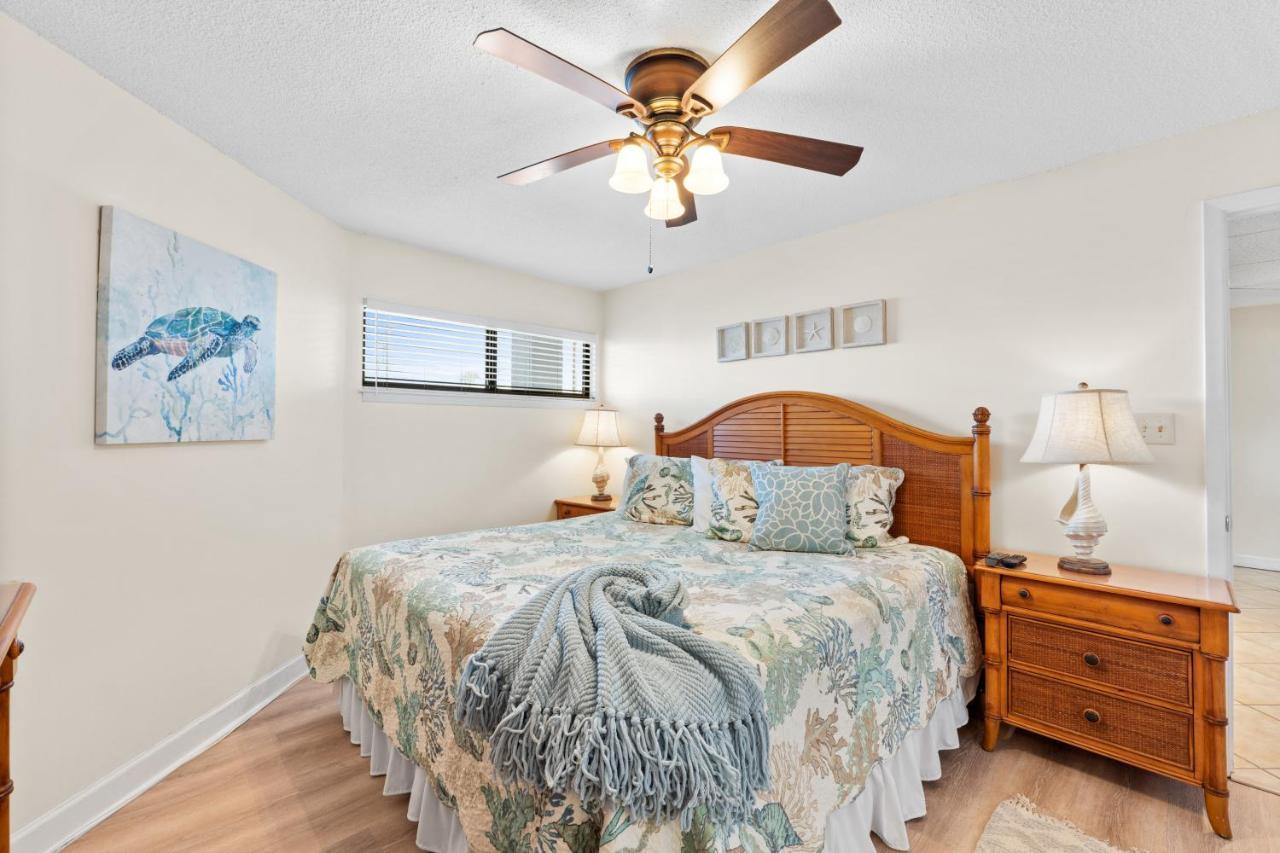 Aquavista #205-w By Book That Holiday home