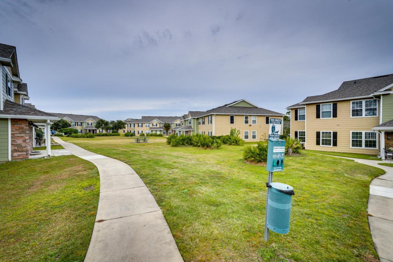 Pcb With Pool Access 1 Mi To Beach! Apartment