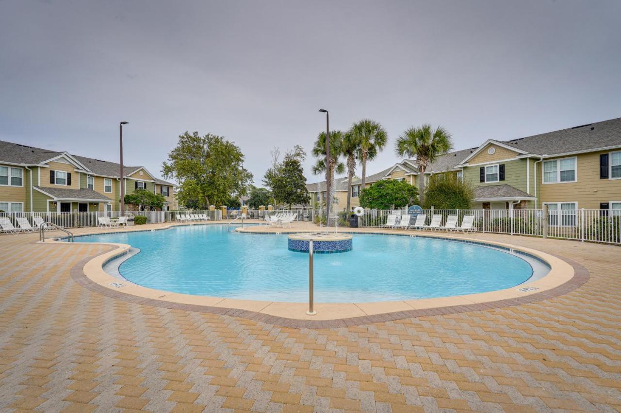 Pcb With Pool Access 1 Mi To Beach! Apartment