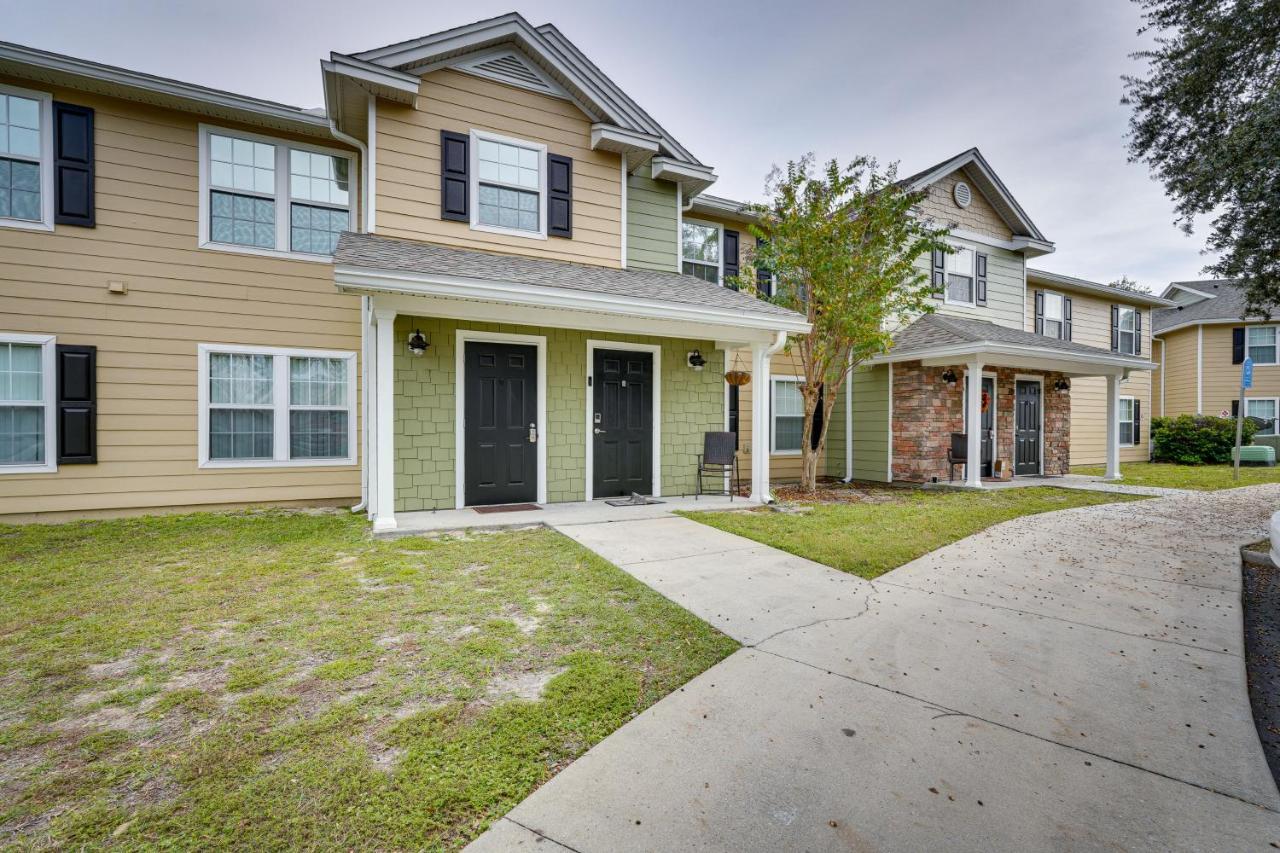 Pcb With Pool Access 1 Mi To Beach! Apartment