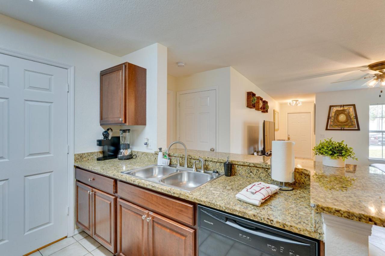 Pcb With Pool Access 1 Mi To Beach! Apartment