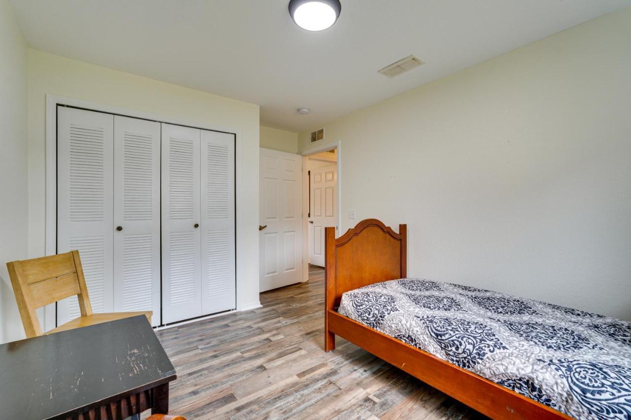 Apartment Pcb With Pool Access 1 Mi To Beach!