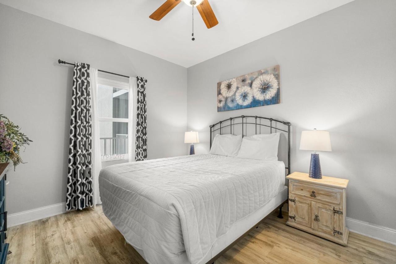 Laketown Wharf #1007 By Nautical