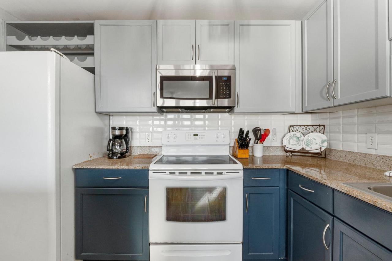 Laketown Wharf #1007 By Nautical