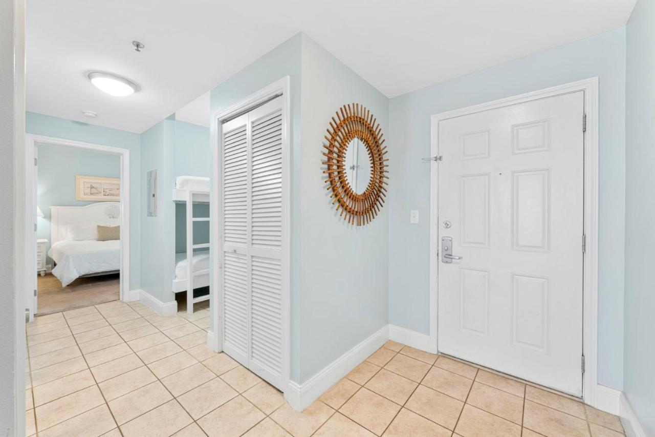 Laketown Wharf 1206 Apartment *