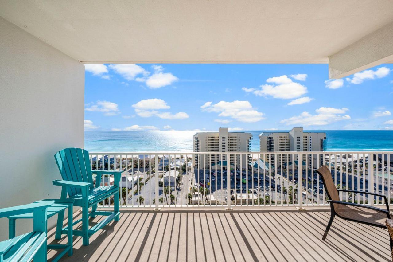 Laketown Wharf 1206 *