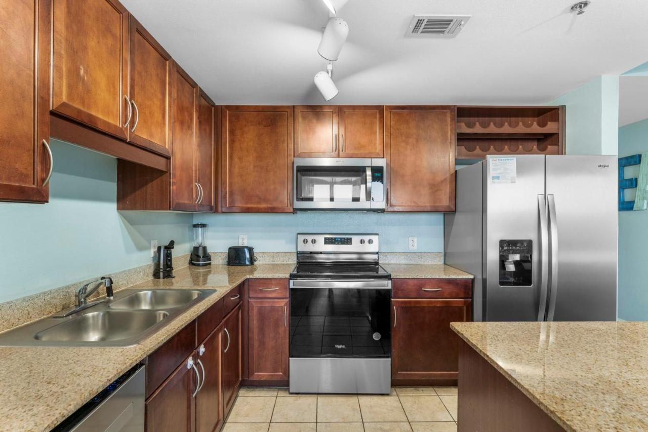 Laketown Wharf 1729 Apartment *