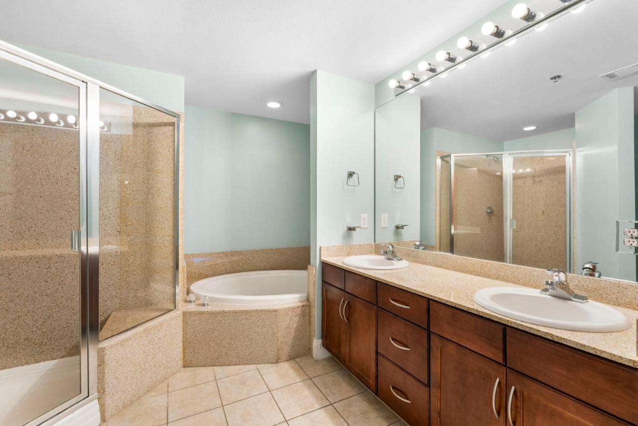 Laketown Wharf 1729 Apartment *