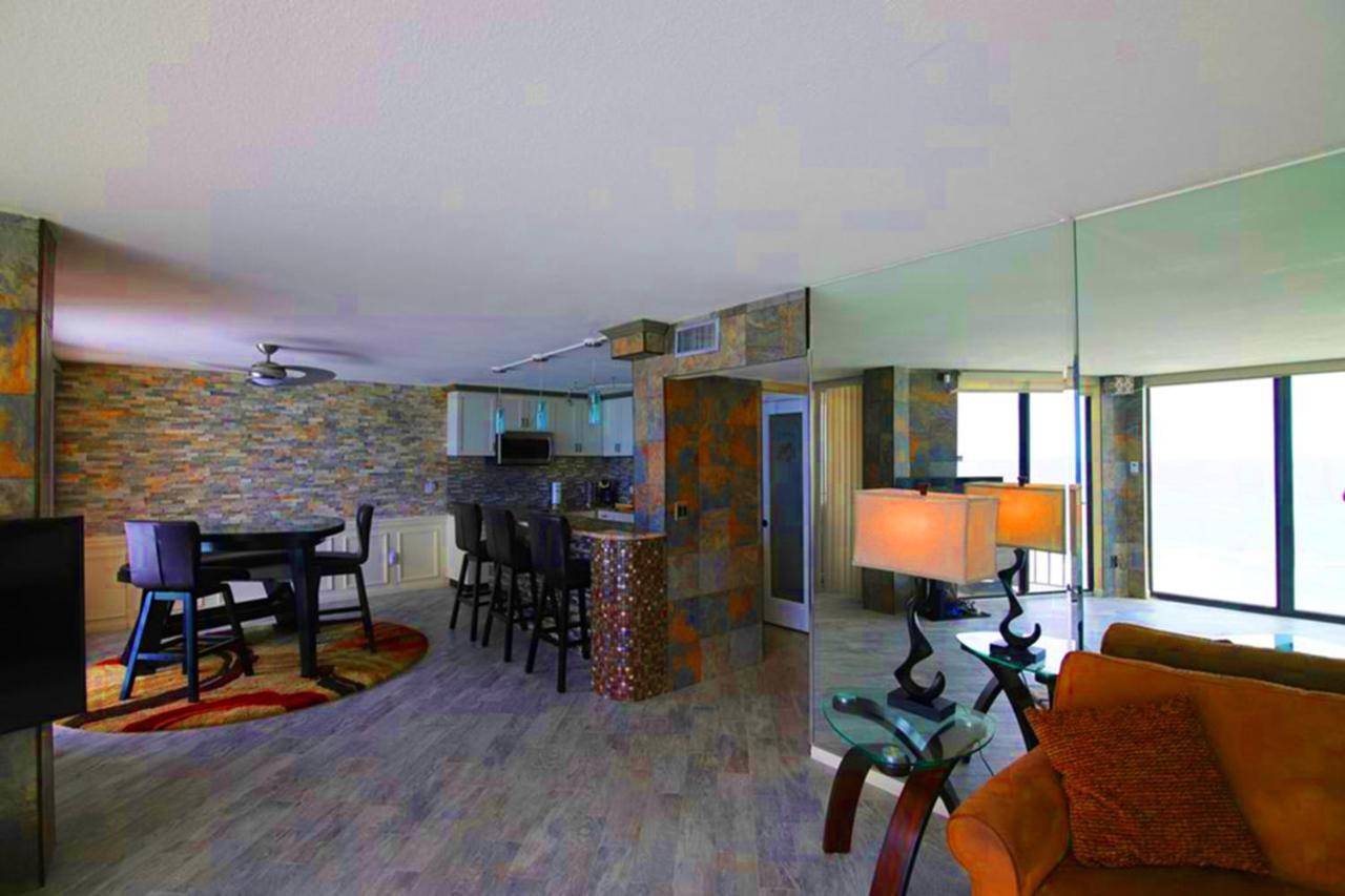 Luxurious, Upscale With Spectacular Gulf View *