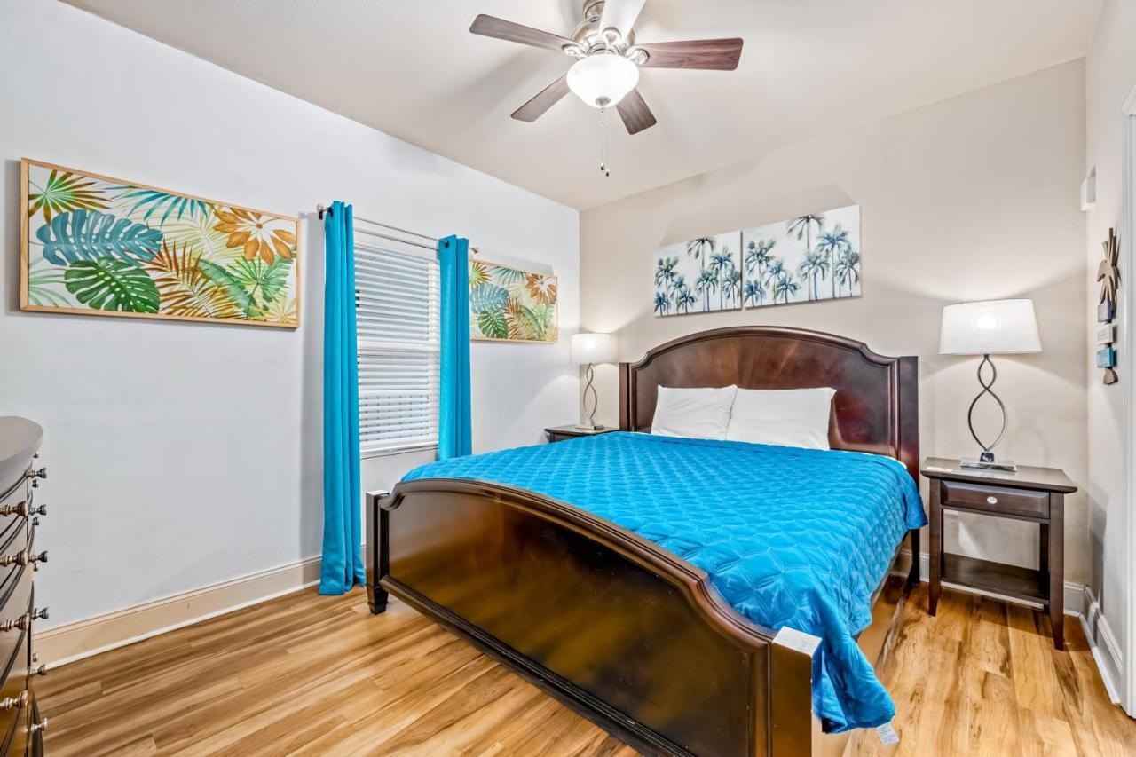 Laketown Wharf 637 - Tropical Vibes