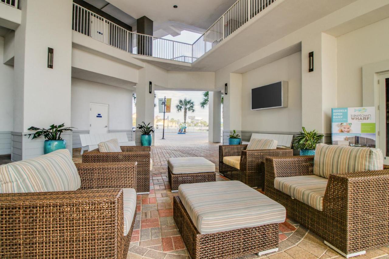 Laketown Wharf 637 - Tropical Vibes