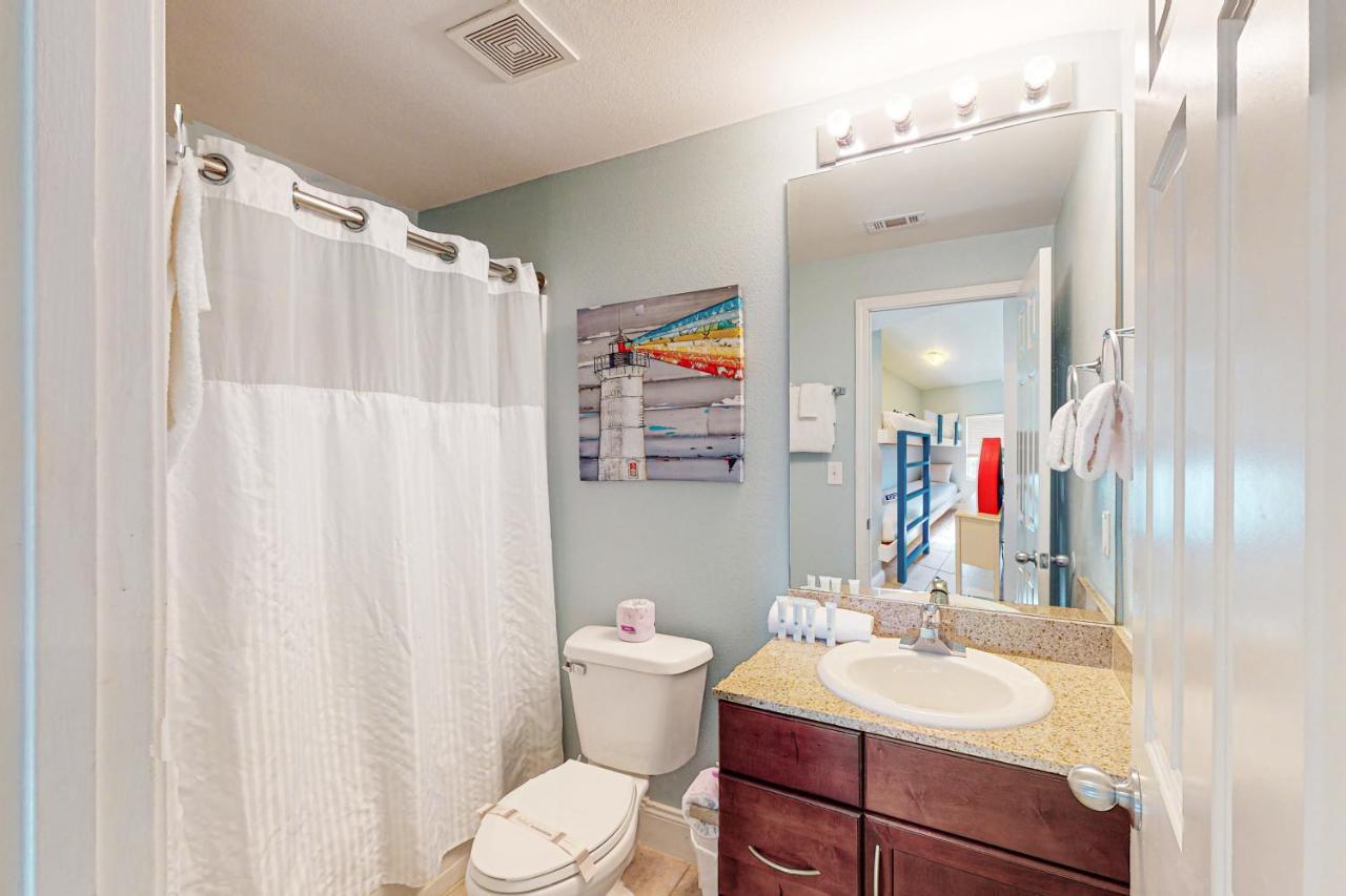 Laketown Wharf 1832 Apartment