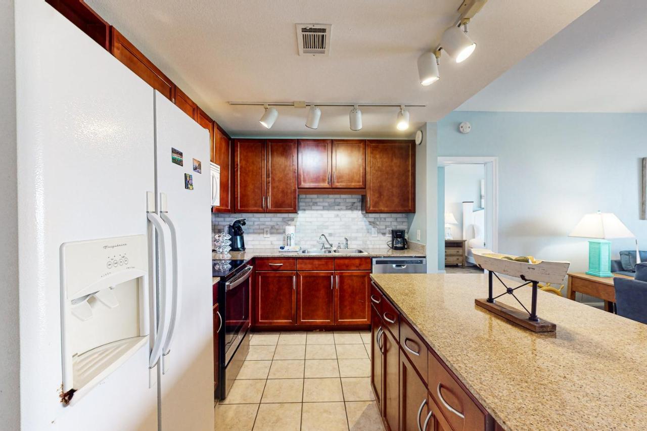 Laketown Wharf 1832 Apartment