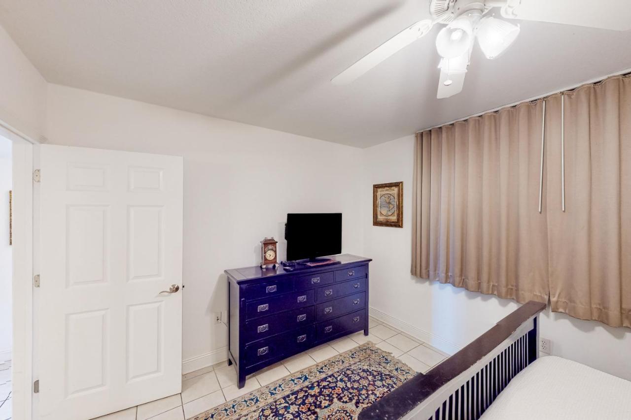 Emerald 1325 Apartment