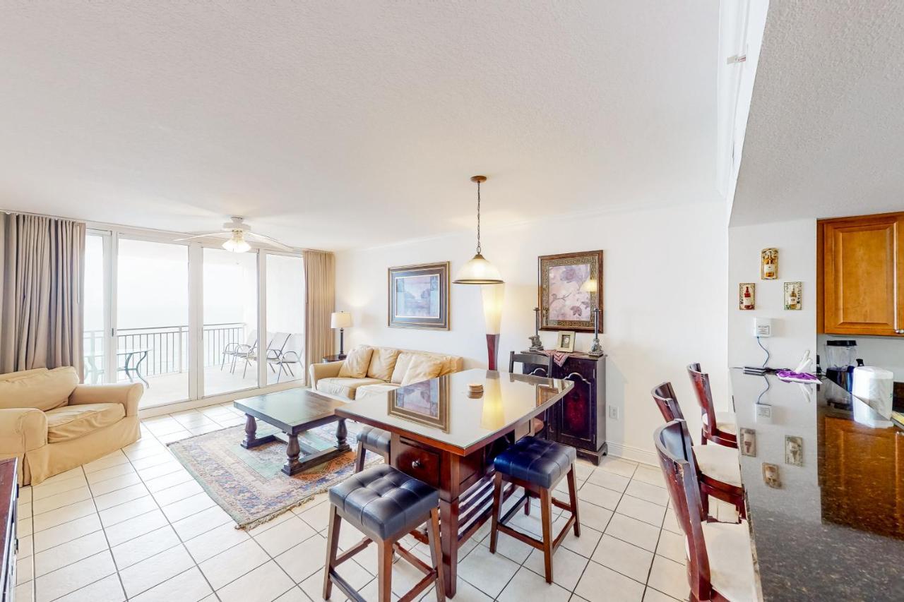Emerald 1325 Apartment *