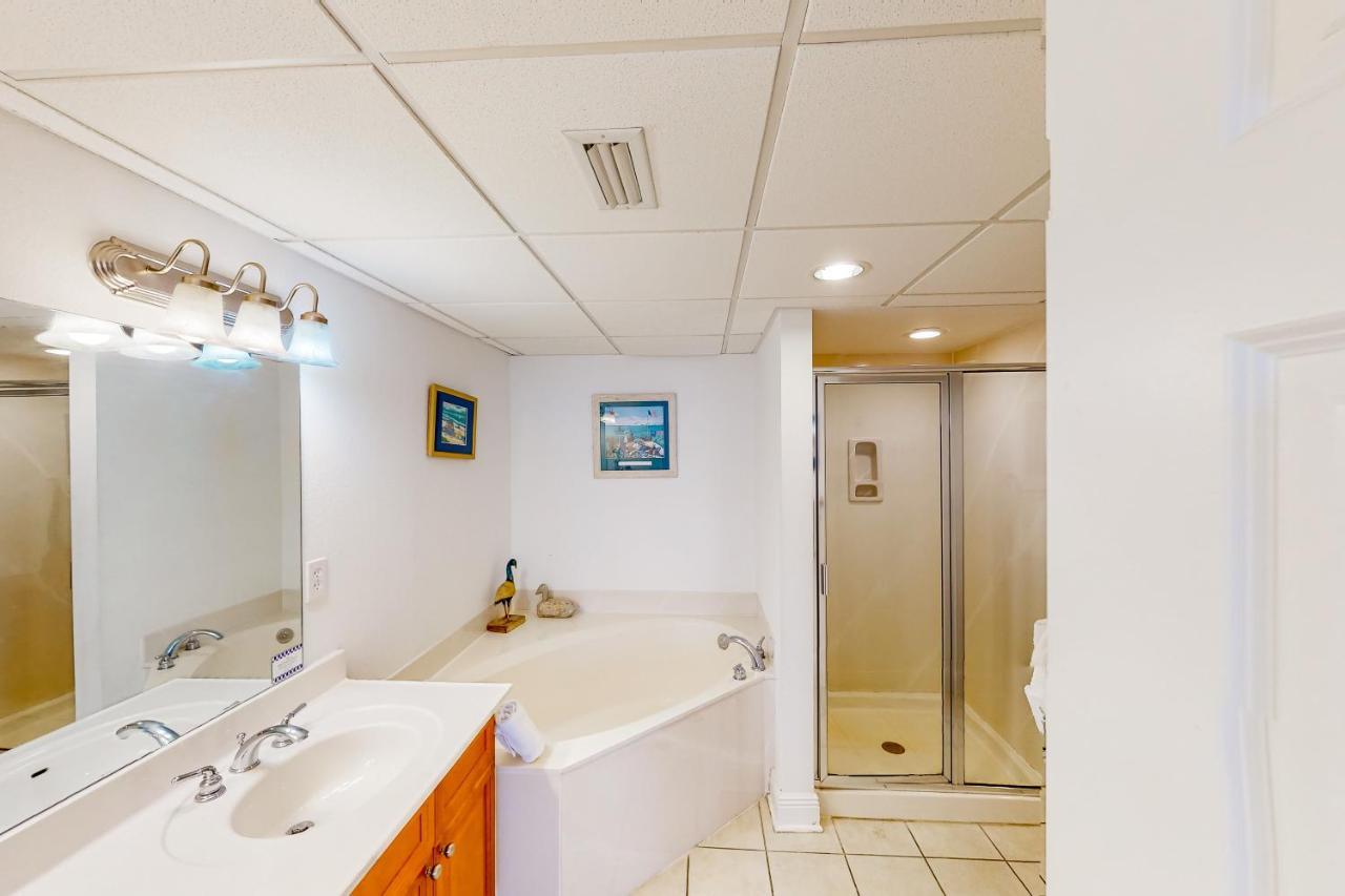 Emerald 1325 Apartment