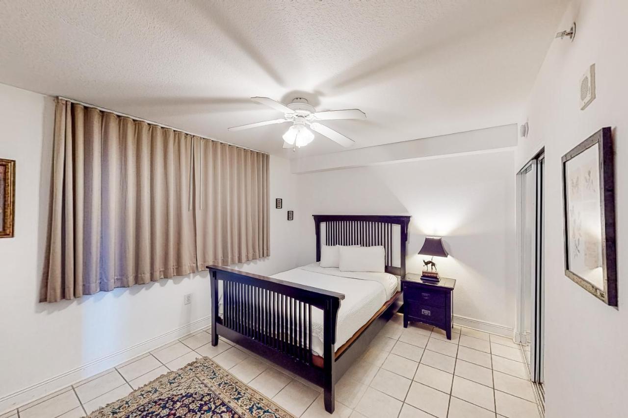 Emerald 1325 Apartment