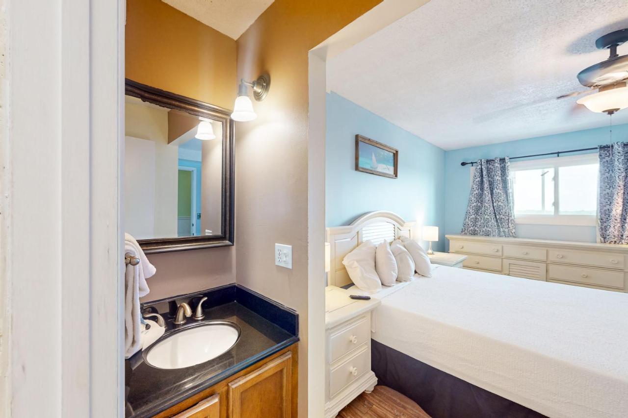 The Summit 1028 Apartment