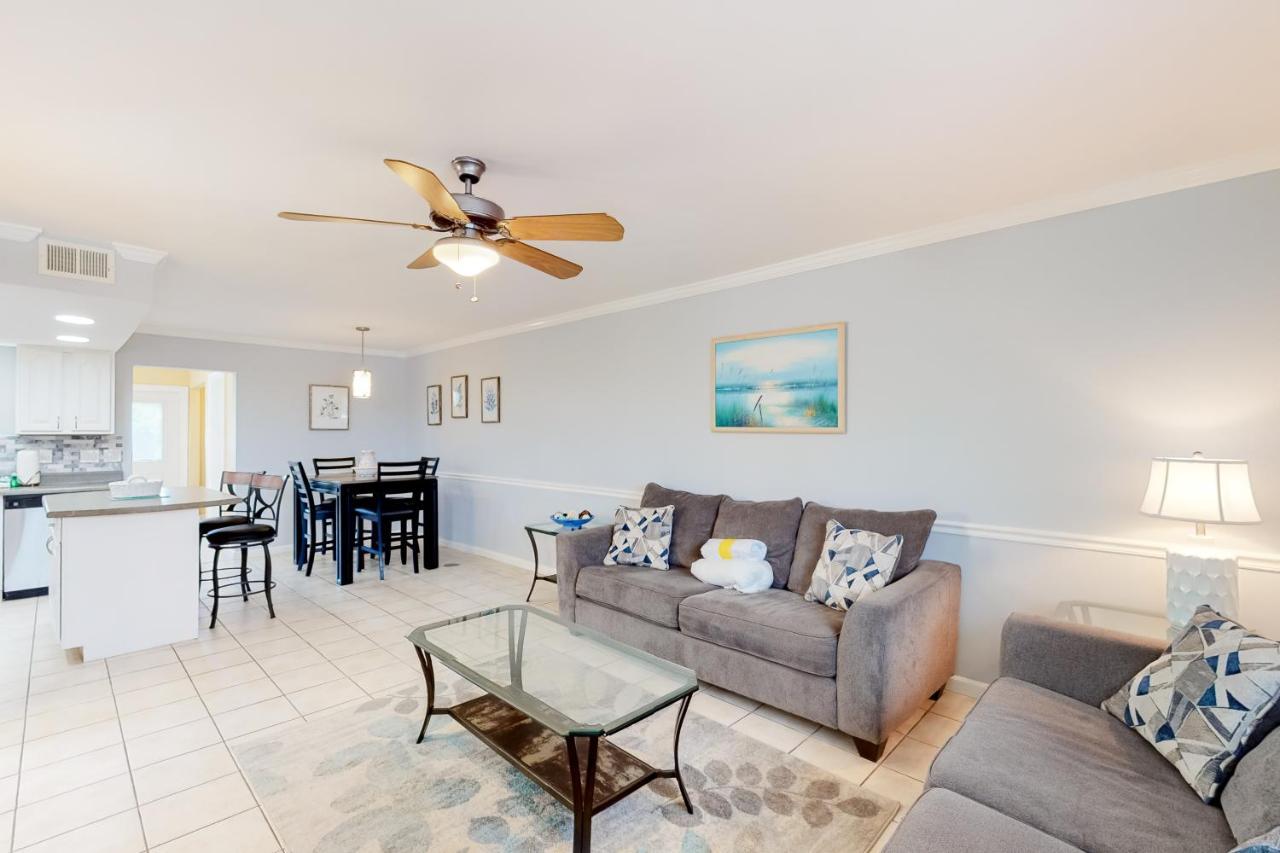 Gulf Highlands: 104 Robin Ln. *