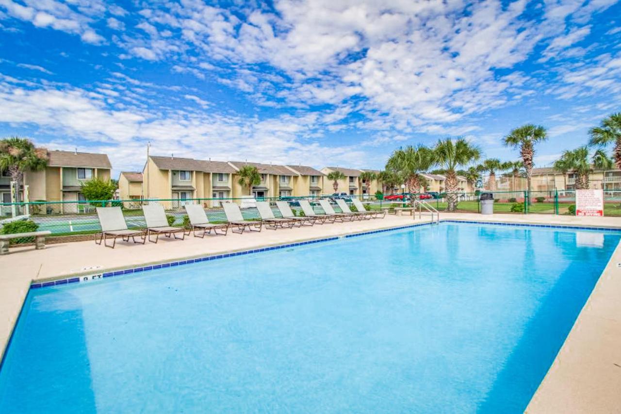 Gulf Highlands: 104 Robin Ln.