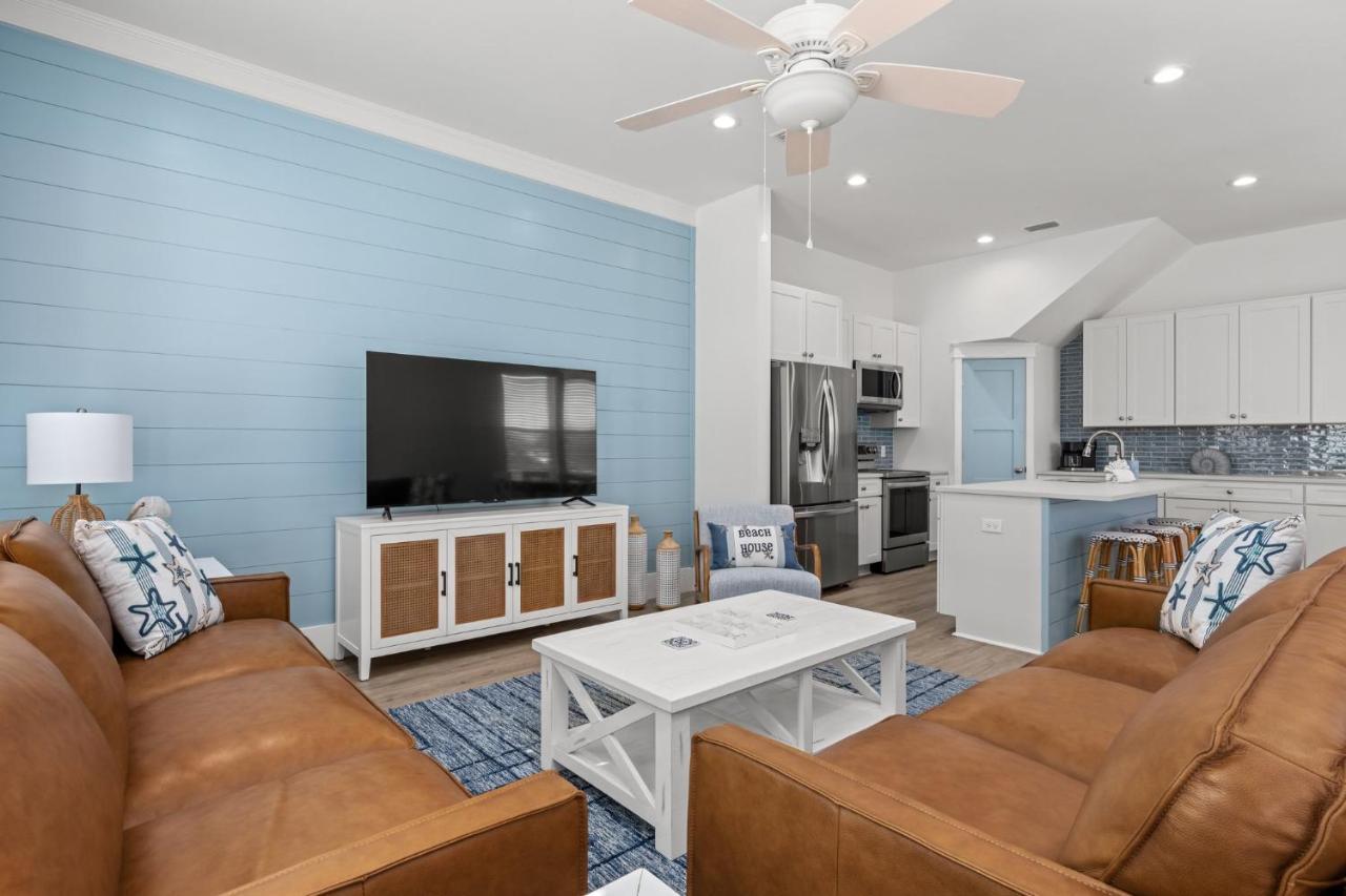 Holiday home Spectacular 3br 4ba W/ Private Pool, 2 Min Walk To - Sleeps 15!