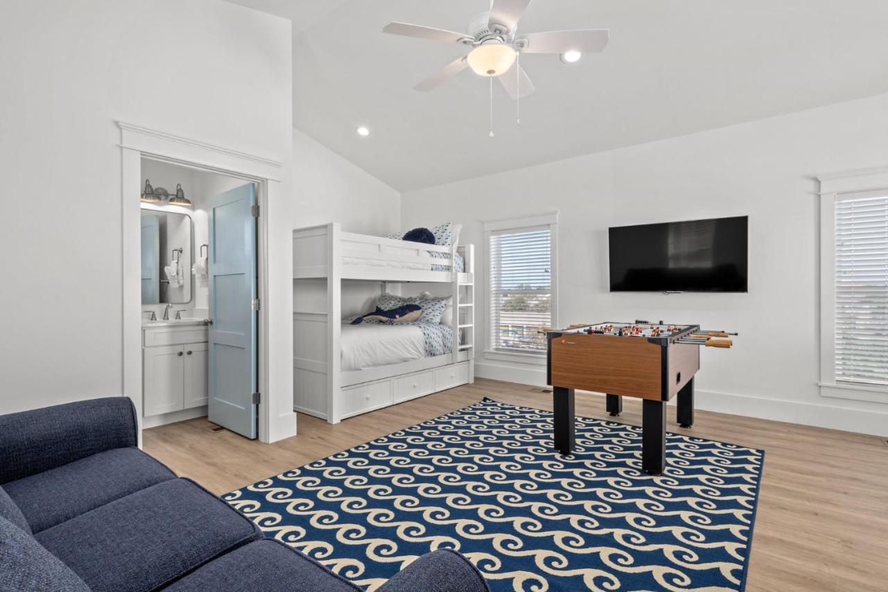 Holiday home Spectacular 3br 4ba W/ Private Pool, 2 Min Walk To - Sleeps 15! Panama City Beach