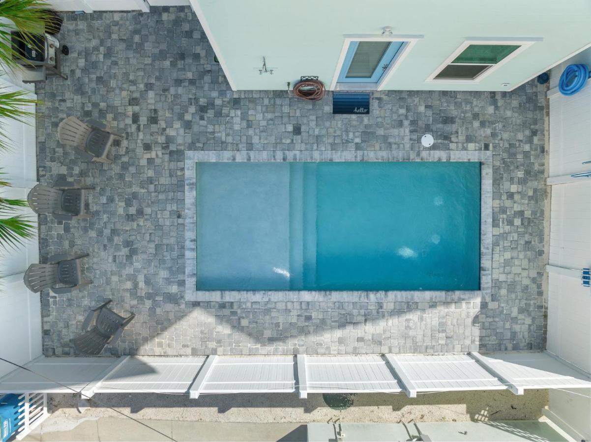 Holiday home Spectacular 3br 4ba W/ Private Pool, 2 Min Walk To - Sleeps 15!