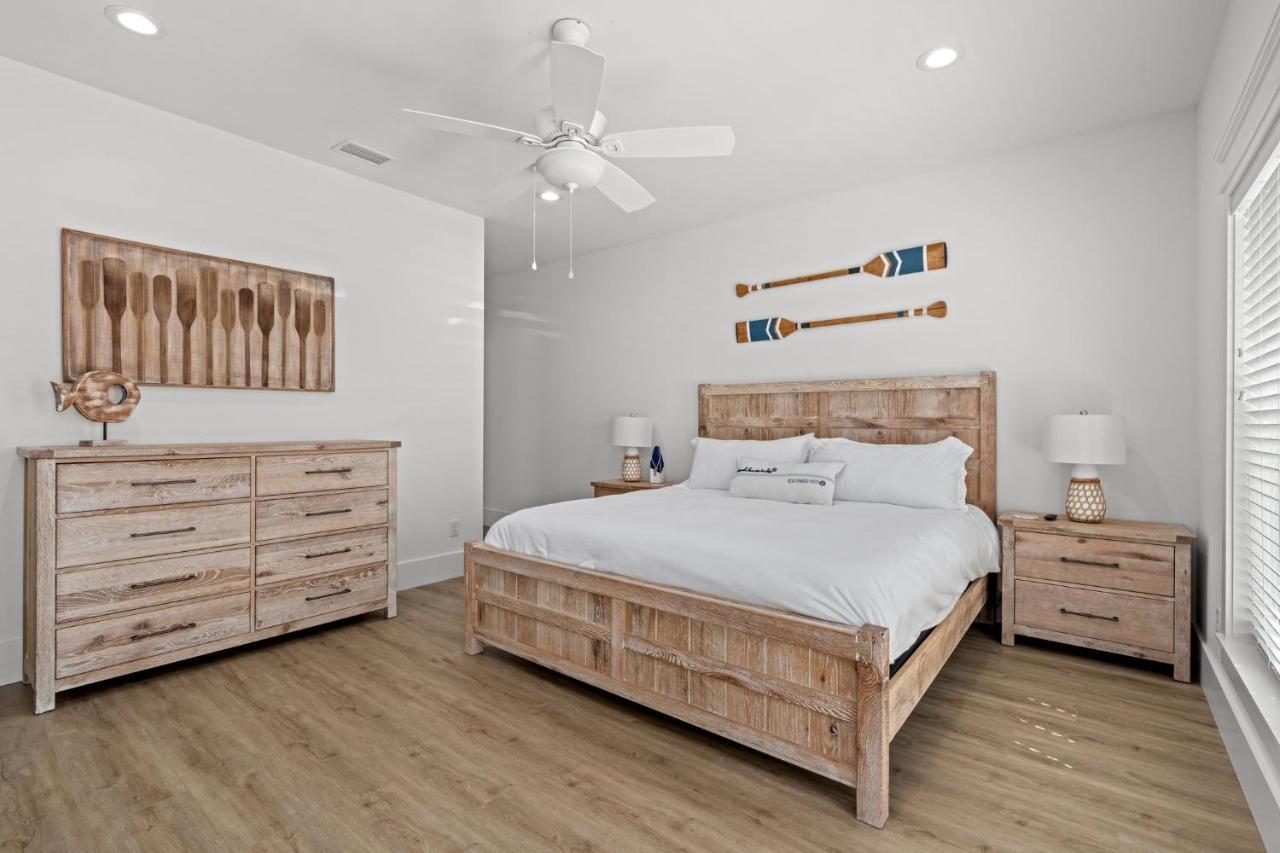 Spectacular 3br 4ba W/ Private Pool, 2 Min Walk To - Sleeps 15!