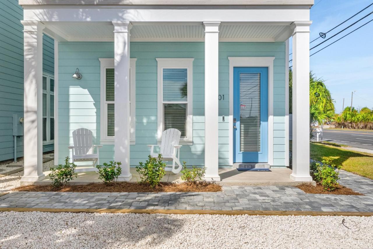 Holiday home Spectacular 3br 4ba W/ Private Pool, 2 Min Walk To - Sleeps 15!