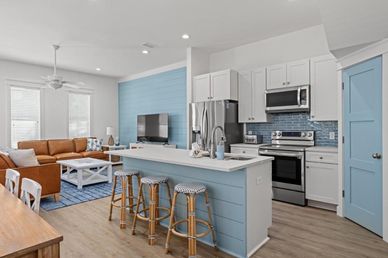Spectacular 3br 4ba W/ Private Pool, 2 Min Walk To - Sleeps 15! *