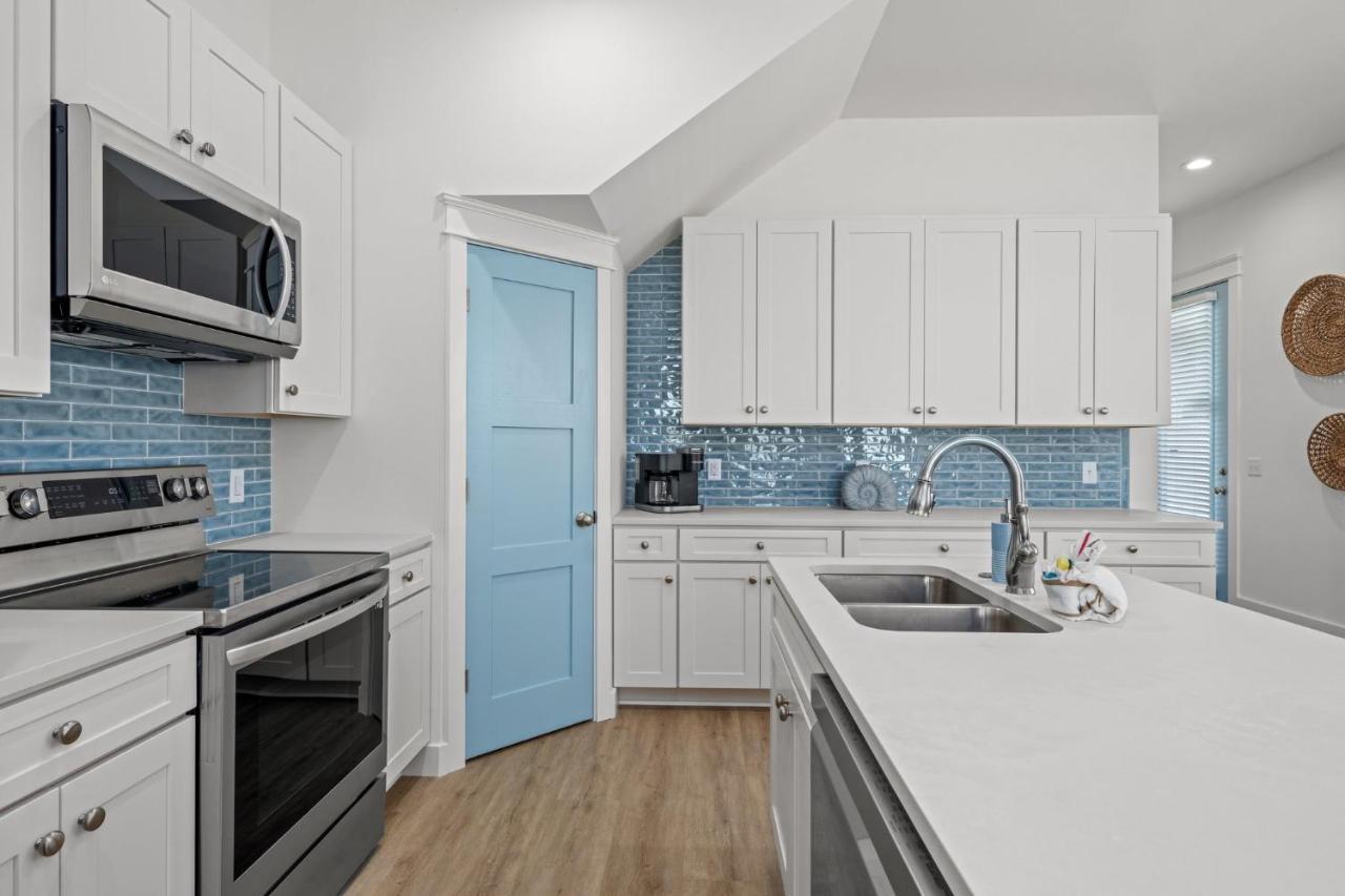 Spectacular 3br 4ba W/ Private Pool, 2 Min Walk To - Sleeps 15! Holiday home Panama City Beach