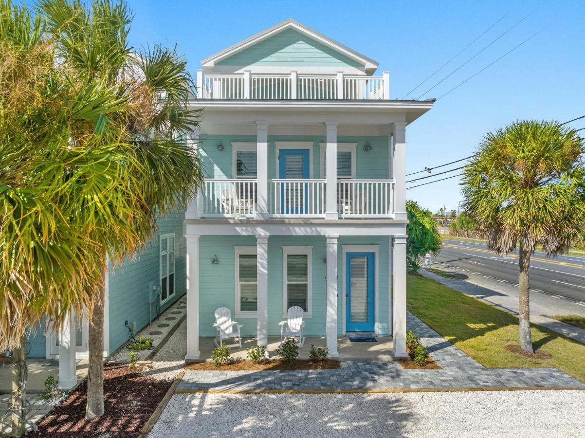 Spectacular 3br 4ba W/ Private Pool, 2 Min Walk To - Sleeps 15! Holiday home *