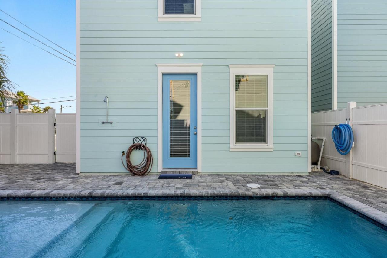 Spectacular 3br 4ba W/ Private Pool, 2 Min Walk To - Sleeps 15!