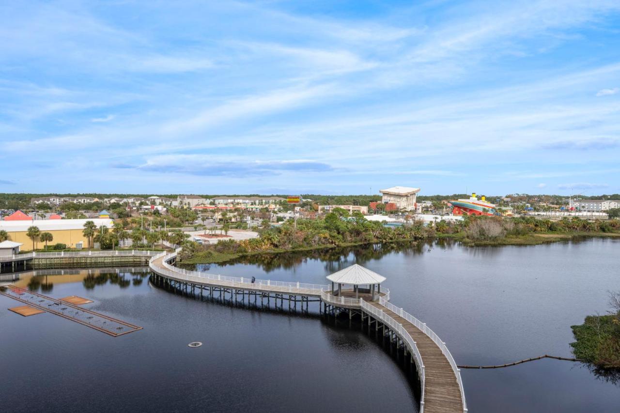 Laketown Wharf #512 By Nautical