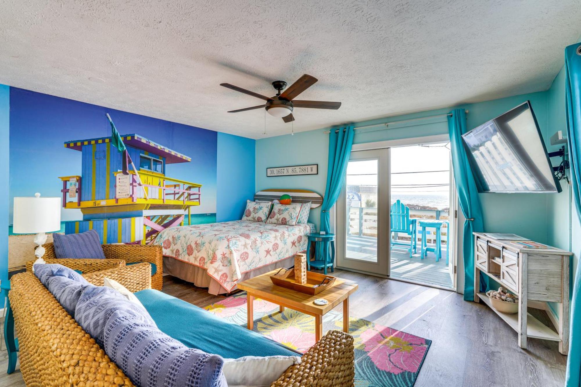 Pcb With Balcony And Gulf Views Walk To Apartment