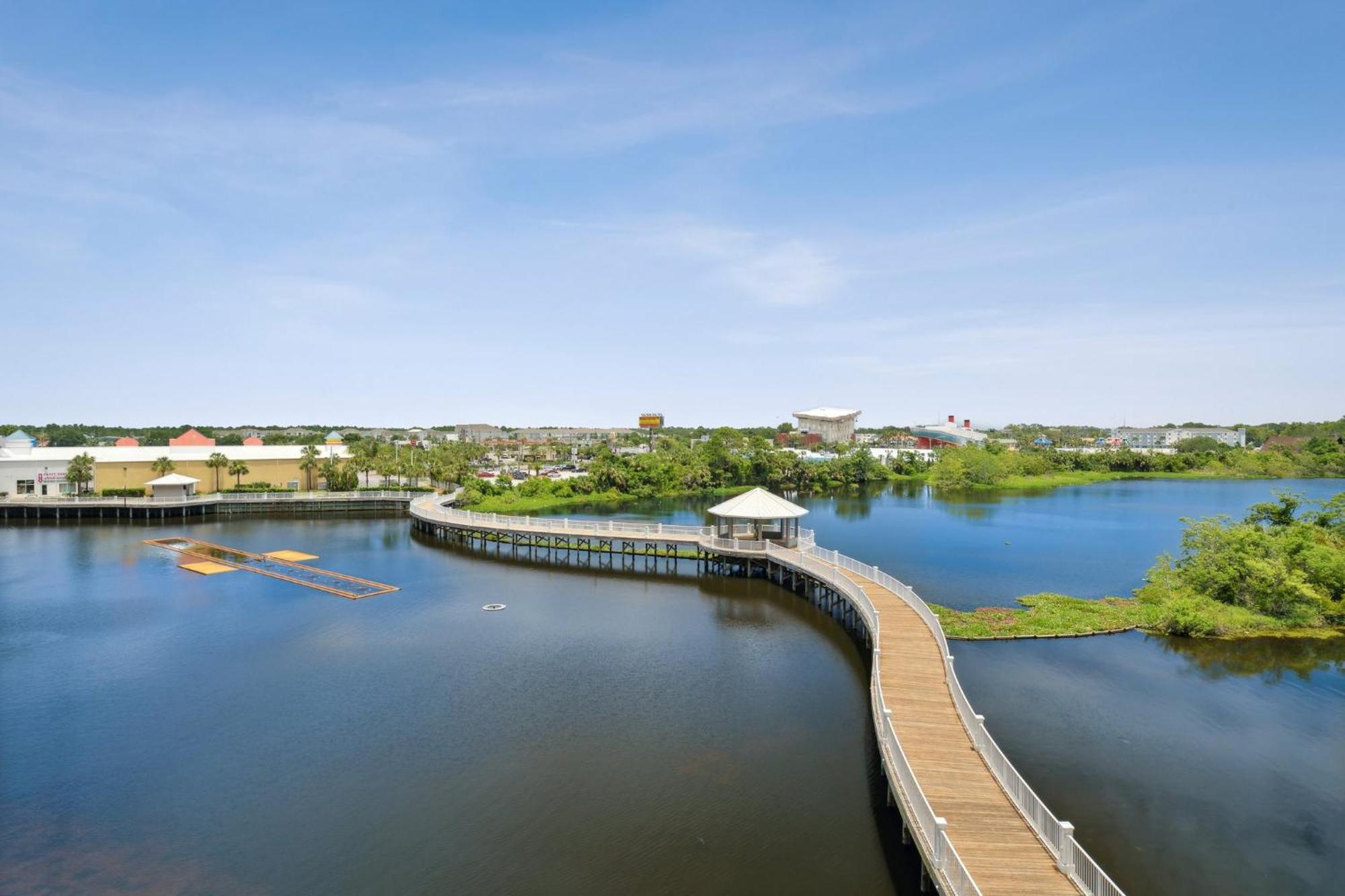 Apartment Lovely Floor Condo! Just Steps To The & Restaurants! By Dolce Getaways Pcb