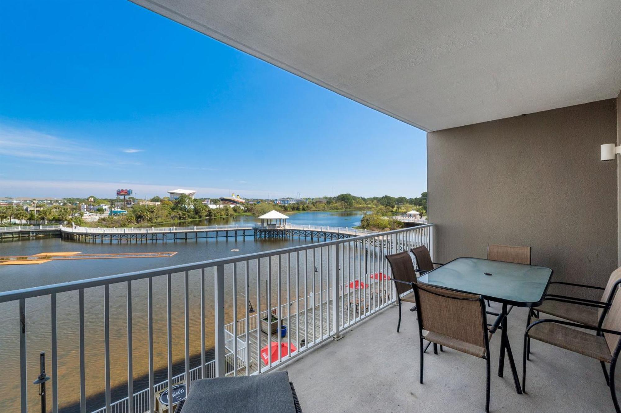 Apartment Lovely Floor Condo! Just Steps To The & Restaurants! By Dolce Getaways Pcb
