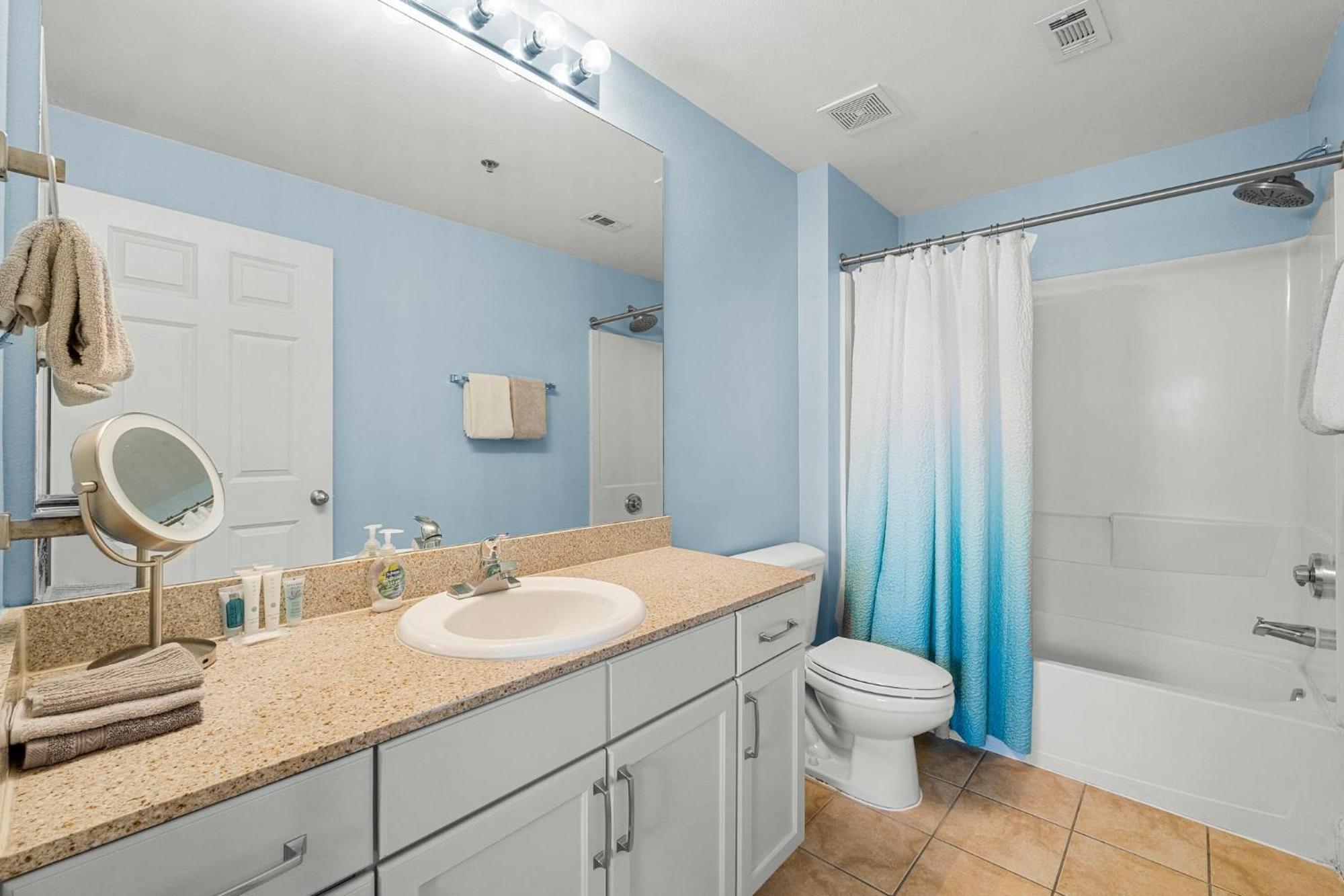 Lovely Floor Condo! Just Steps To The & Restaurants! By Dolce Getaways Pcb *