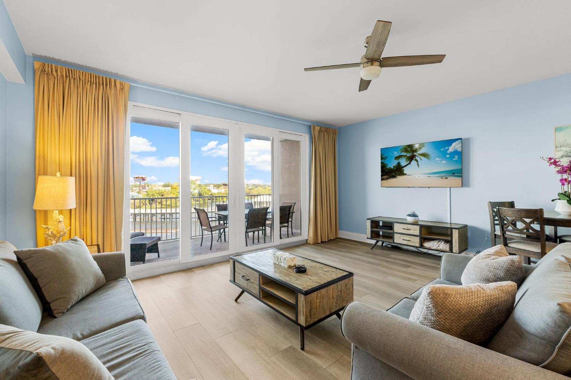 Lovely Floor Condo! Just Steps To The & Restaurants! By Dolce Getaways Pcb Apartment Panama City Beach