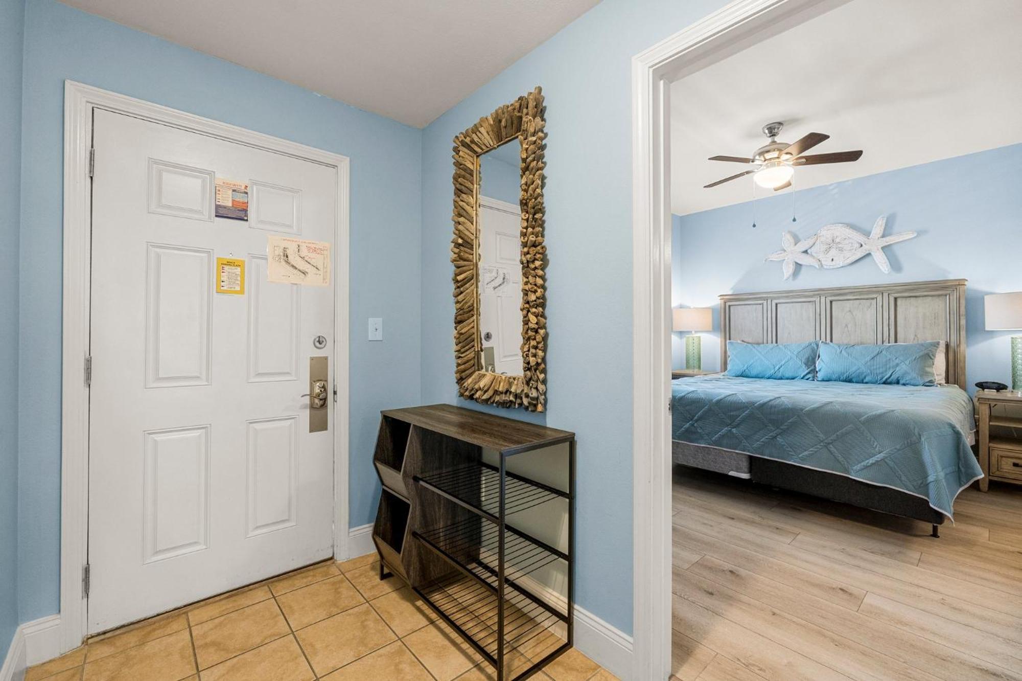Apartment Lovely Floor Condo! Just Steps To The & Restaurants! By Dolce Getaways Pcb Panama City Beach