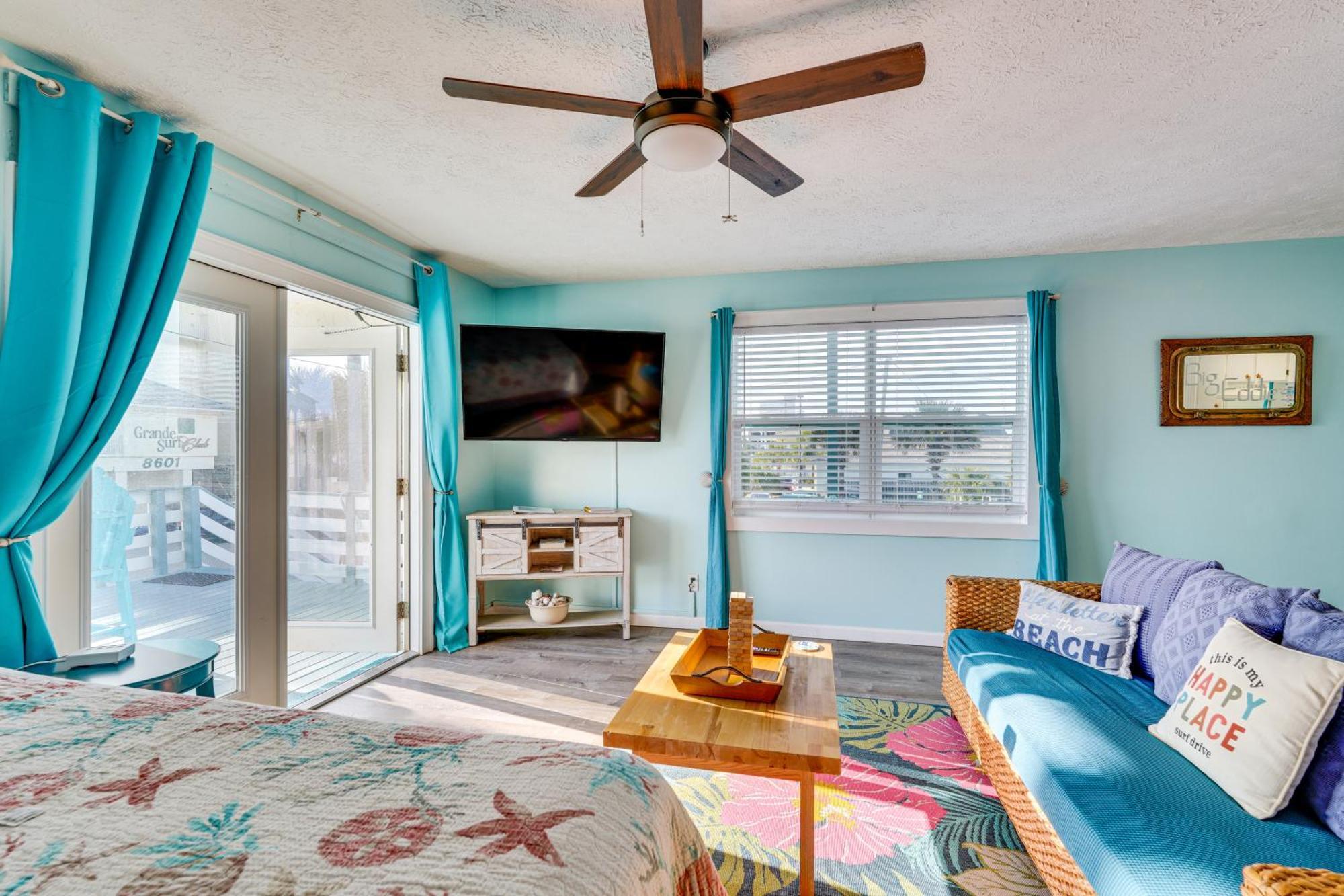 Pcb With Balcony And Gulf Views Walk To Apartment *