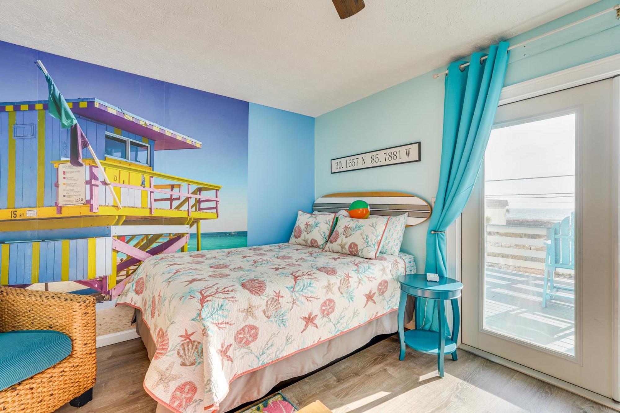 Apartment Pcb With Balcony And Gulf Views Walk To *