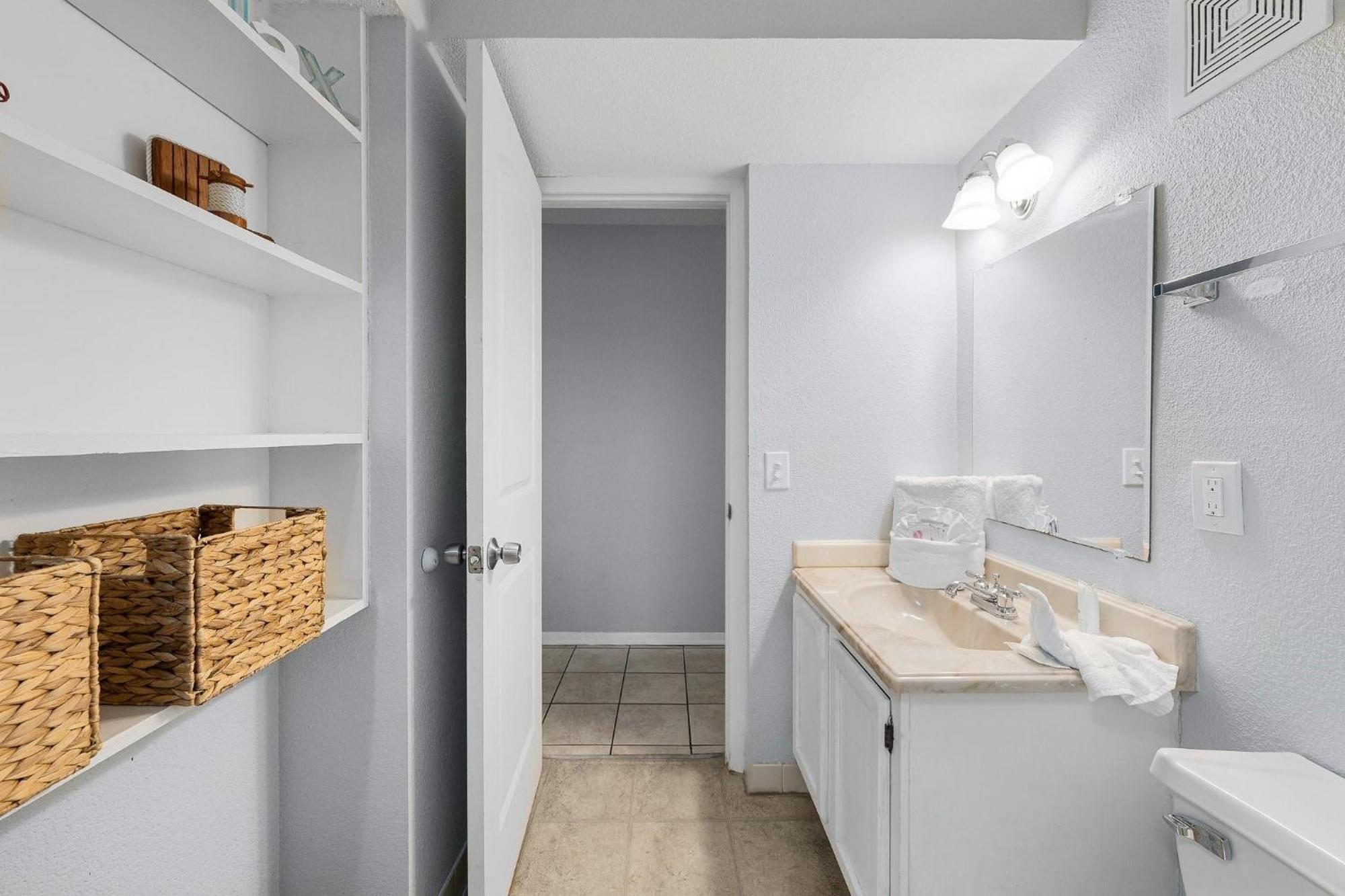 The Summit 606 Apartment *