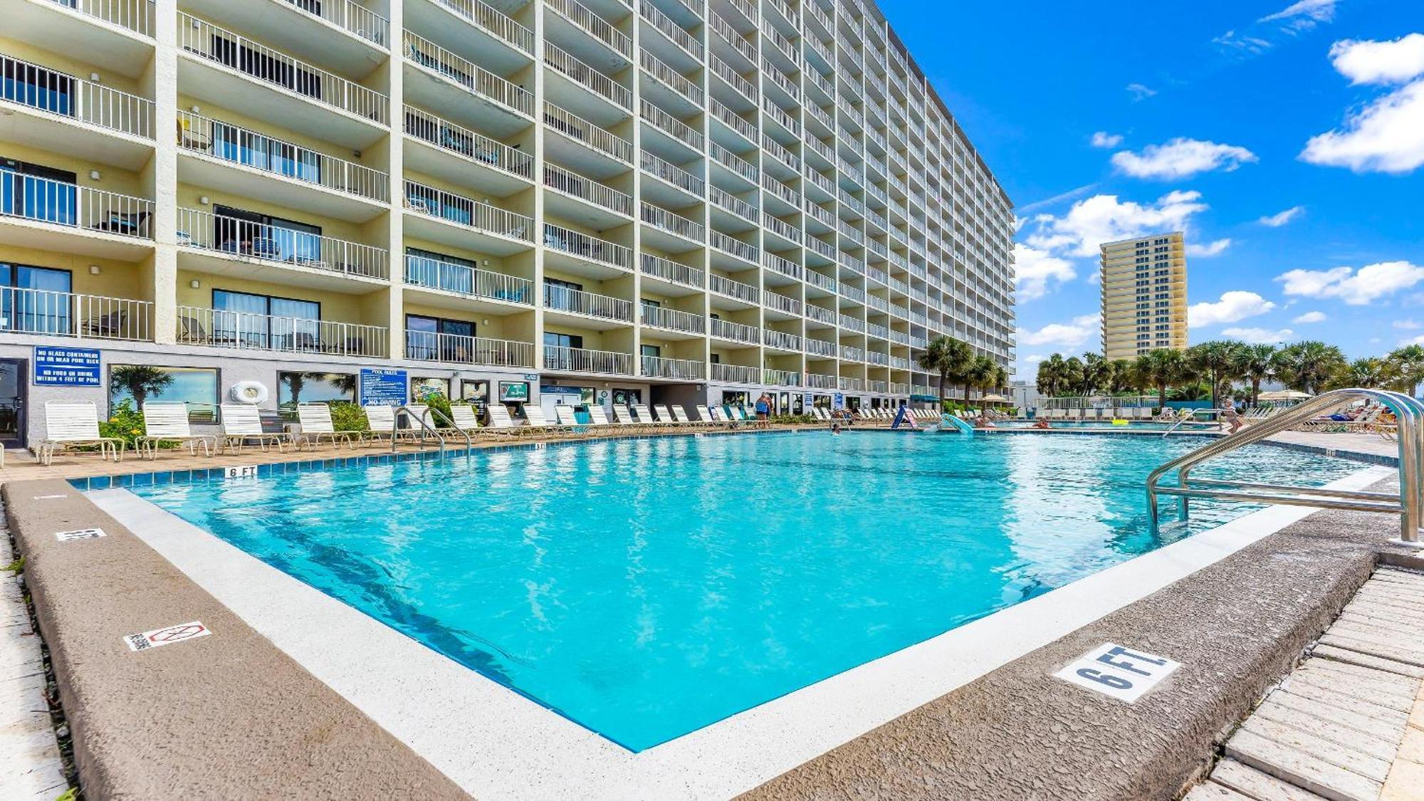 The Summit 606 Apartment