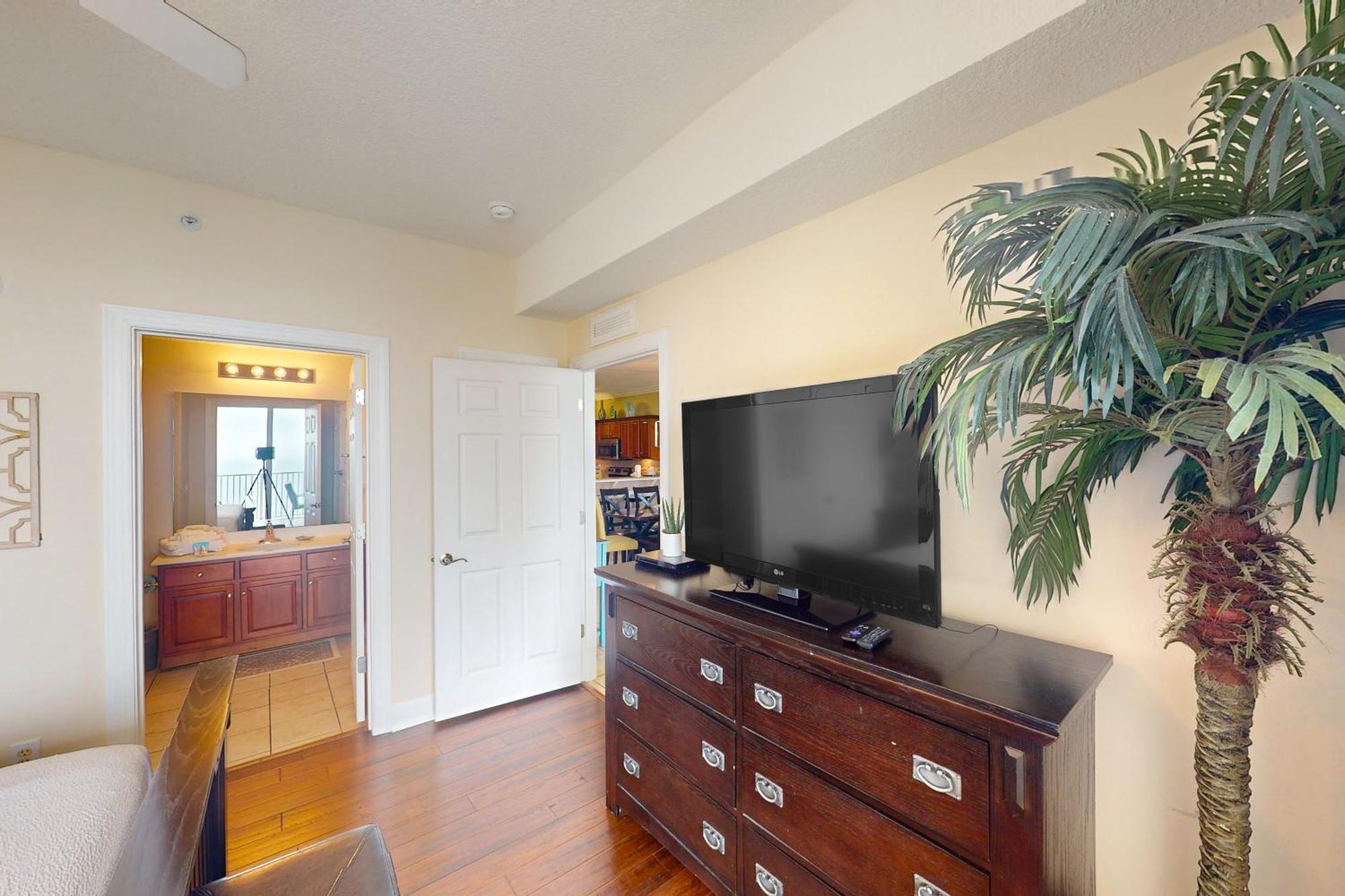 Tropic Winds 1906 Apartment