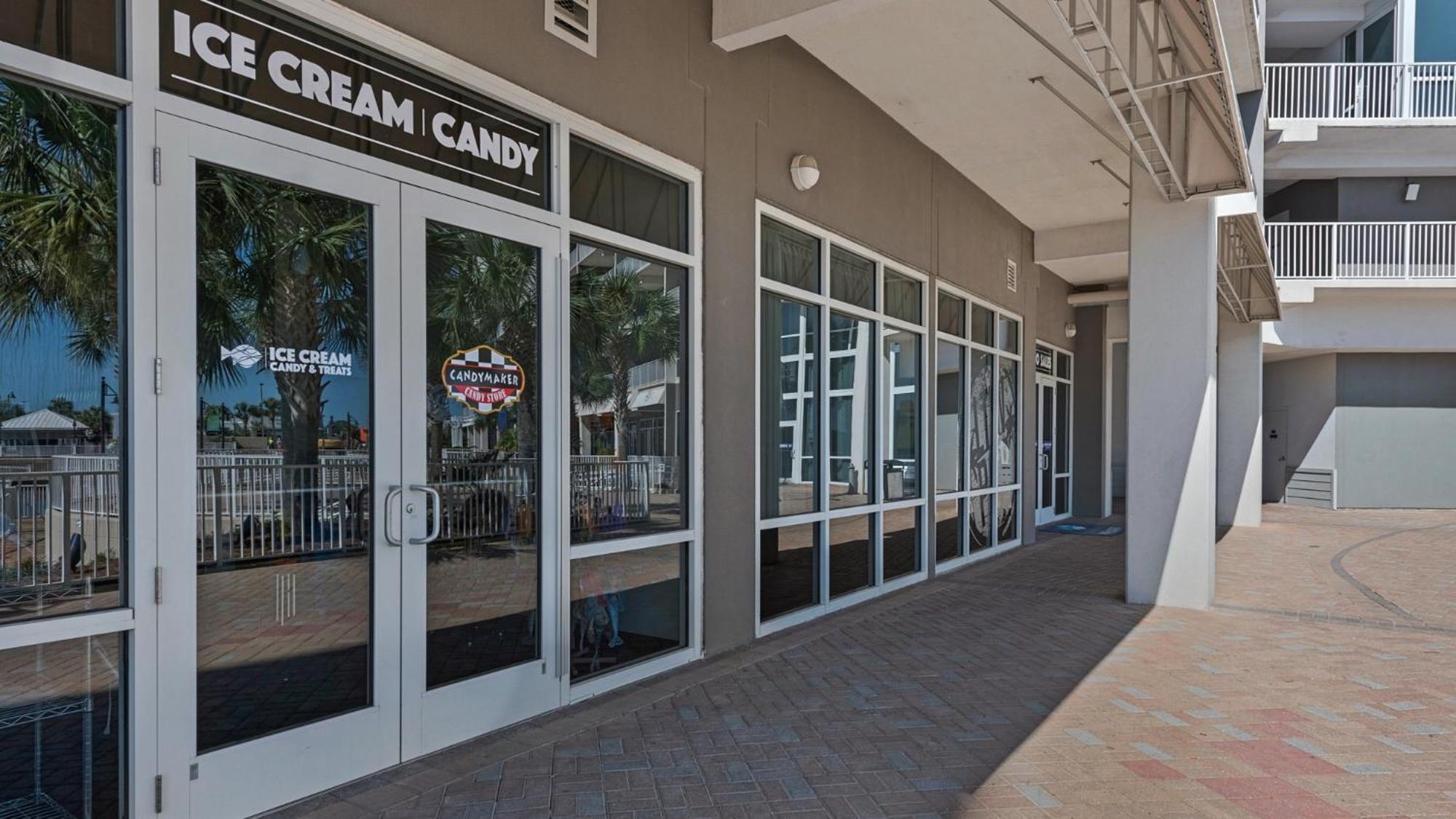 Laketown Wharf 933! Beautiful 3 Bd, Great Amenities, And Great Location Holiday home *