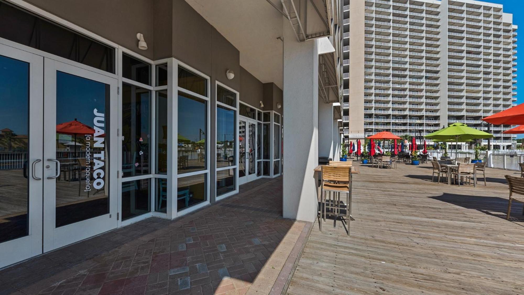 Laketown Wharf 933! Beautiful 3 Bd, Great Amenities, And Great Location Holiday home